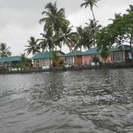 Riverine Resort Alappuzha Dış mekan fotoğraf
